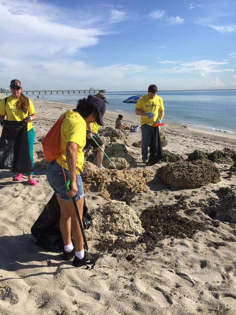175 Florida Stantec volunteers help out at Sept. 21 community day initiative
